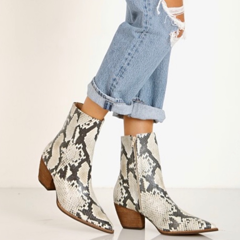 Matisse Caty boots in Natural Snake